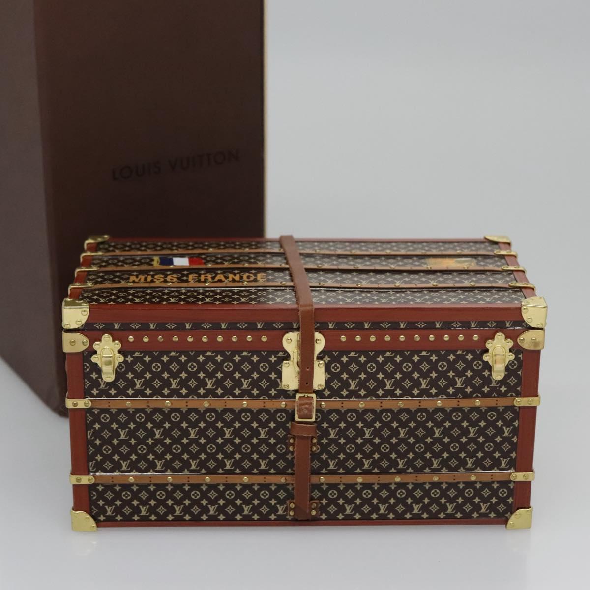 Louis Vuitton Miss France Paper Weight – Brun