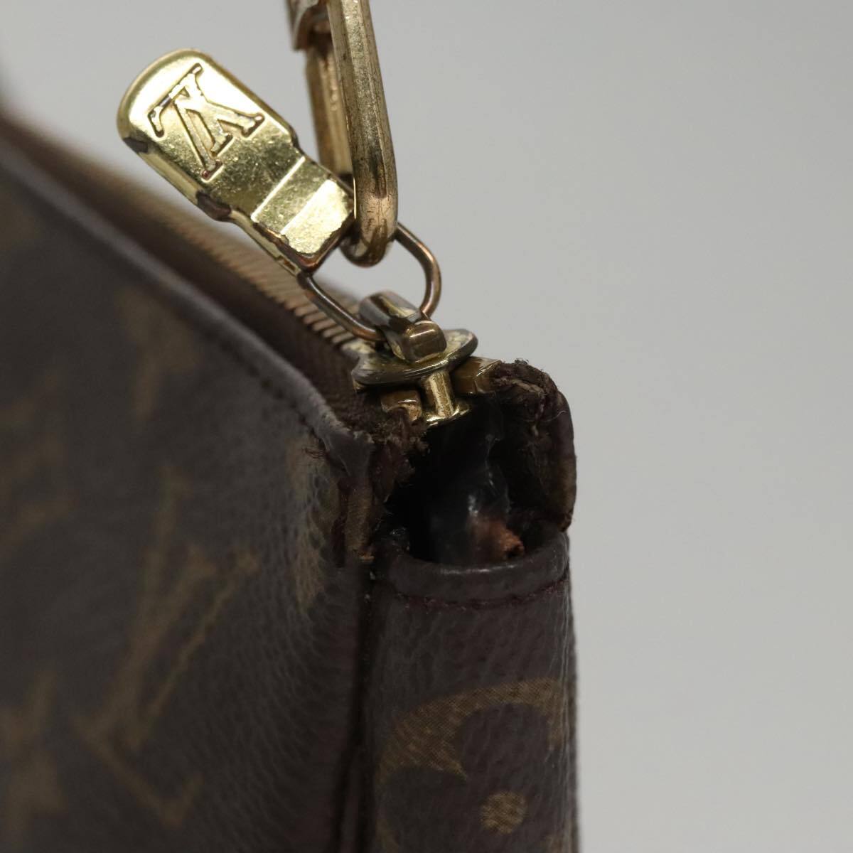Louis Vuitton Pochette veske i Monogram Canvas mønster