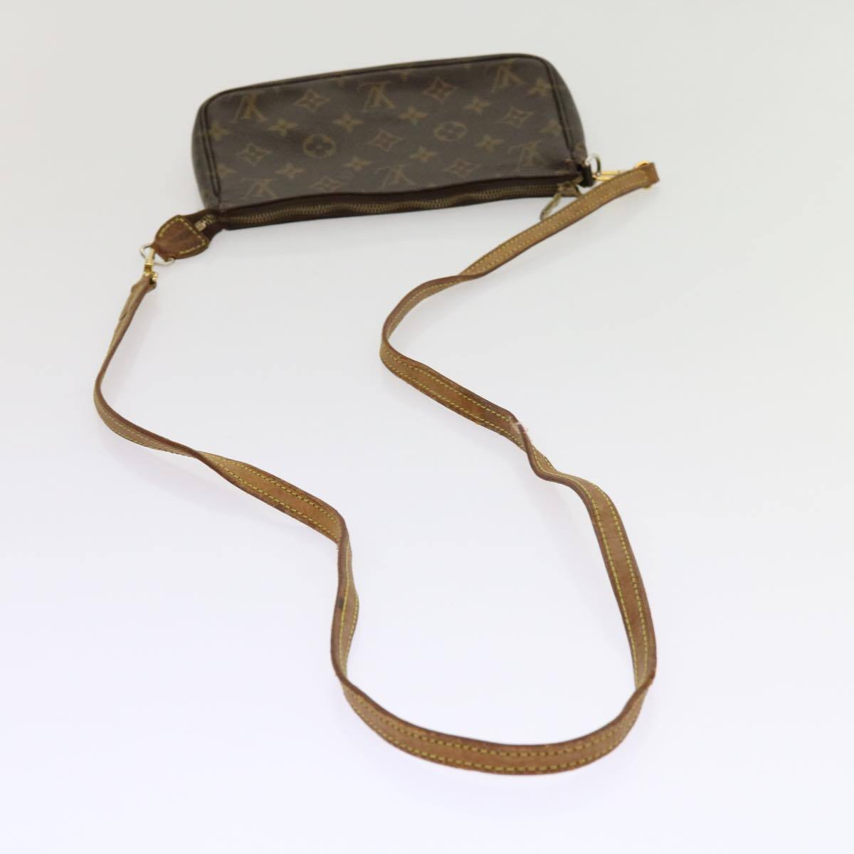 Louis Vuitton Pochette veske i Monogram Canvas mønster