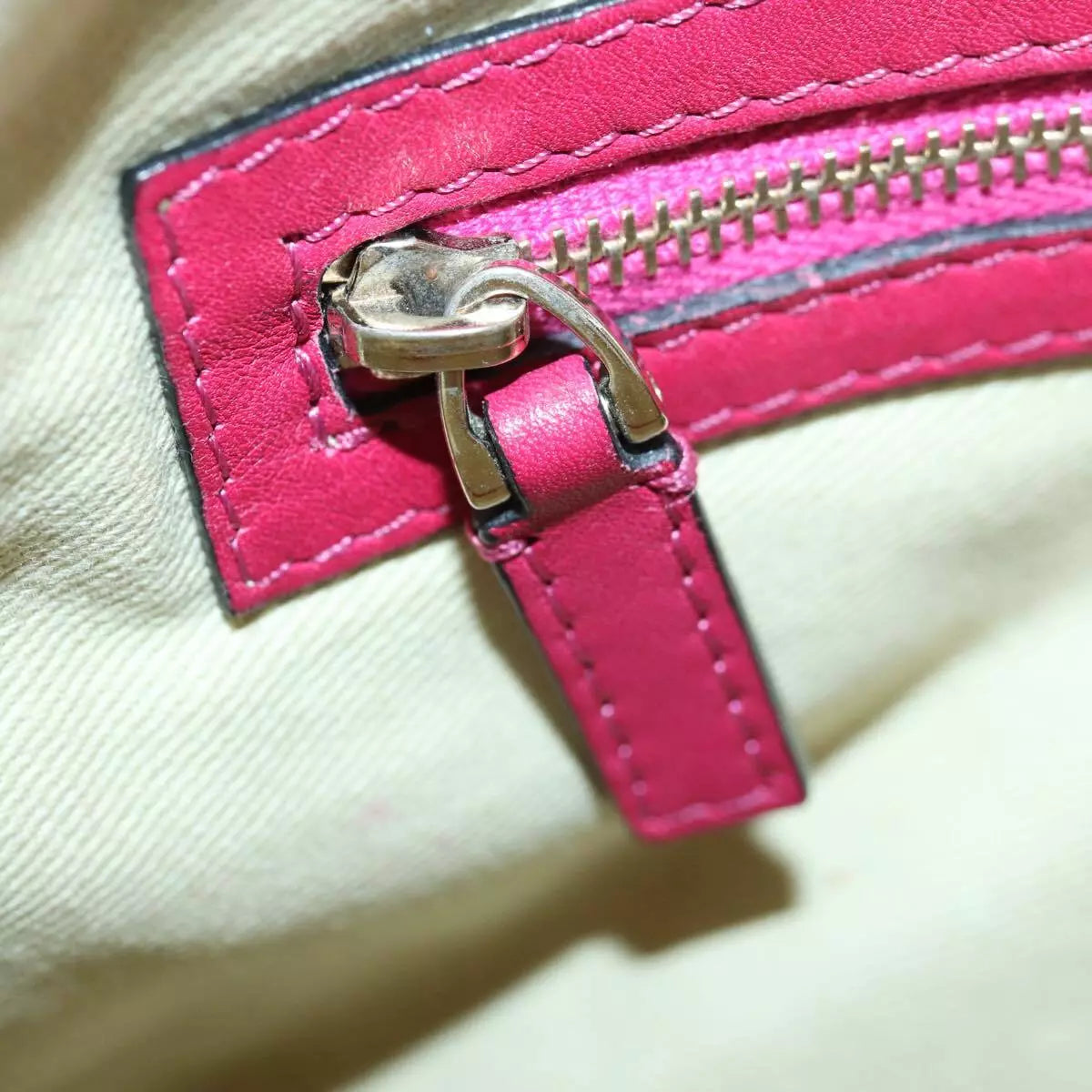 VINTAGE VALENTINO ROCKSTUND CLUTCH