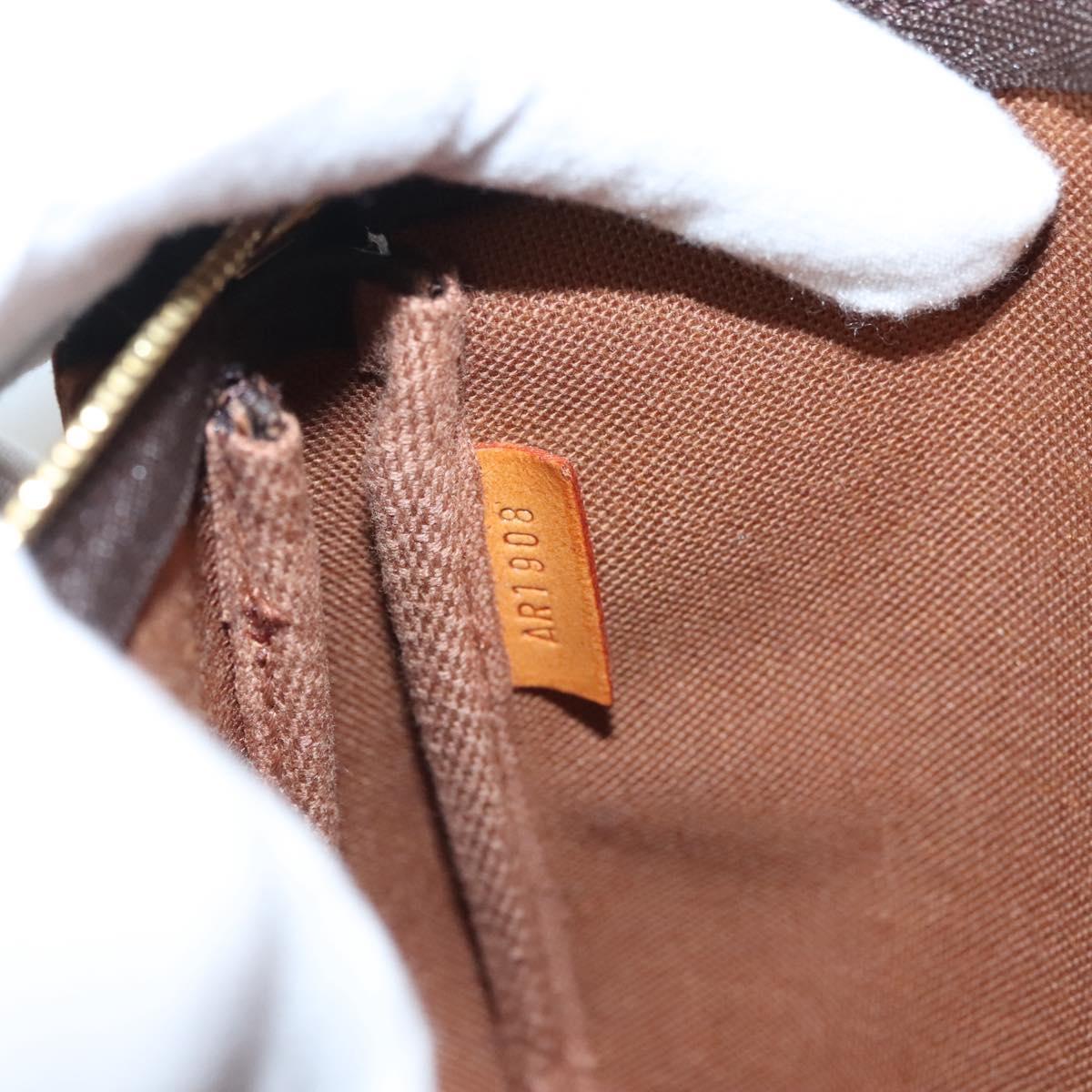 Louis Vuitton Pochette veske i Monogram Canvas mønster