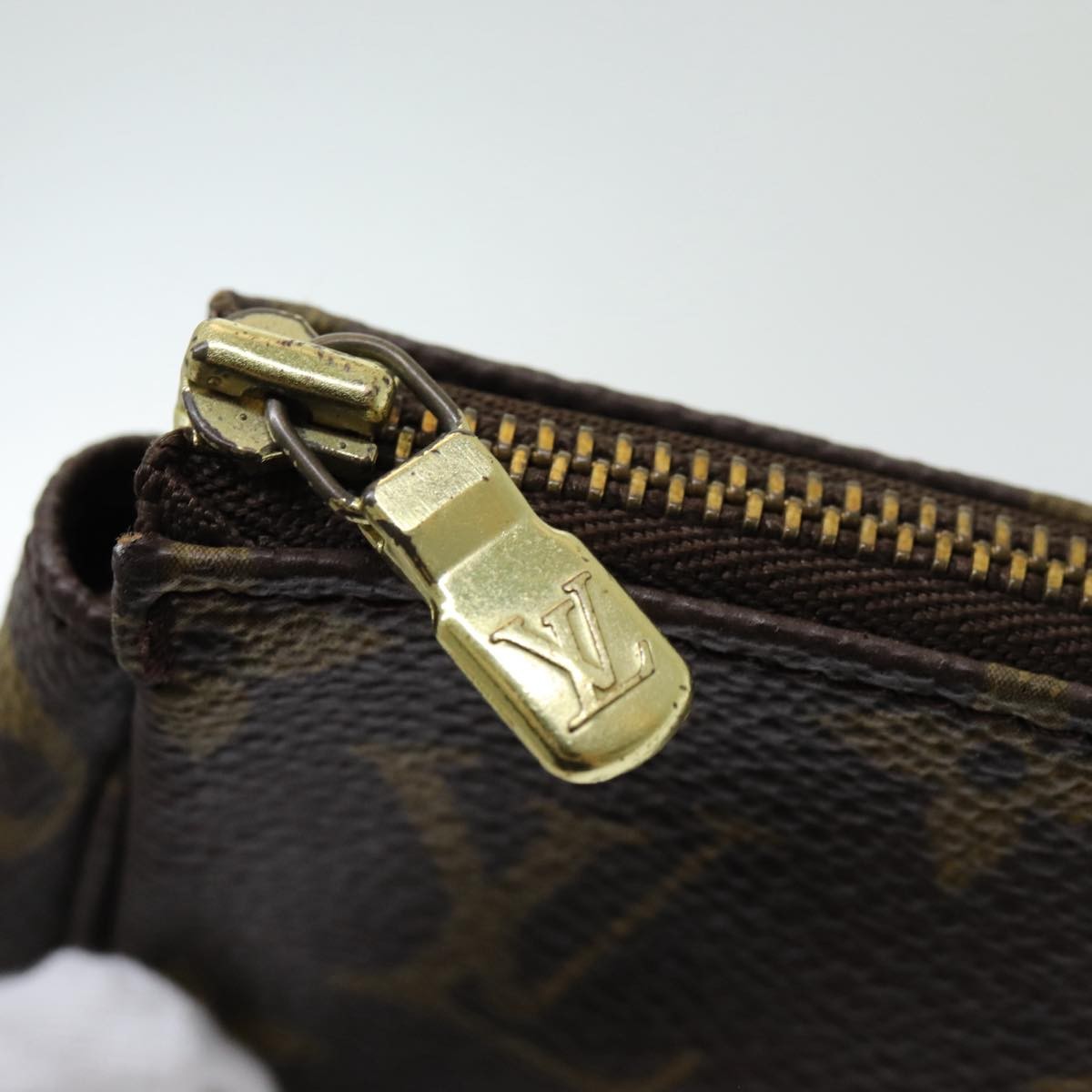Louis Vuitton Pochette veske i Monogram Canvas mønster