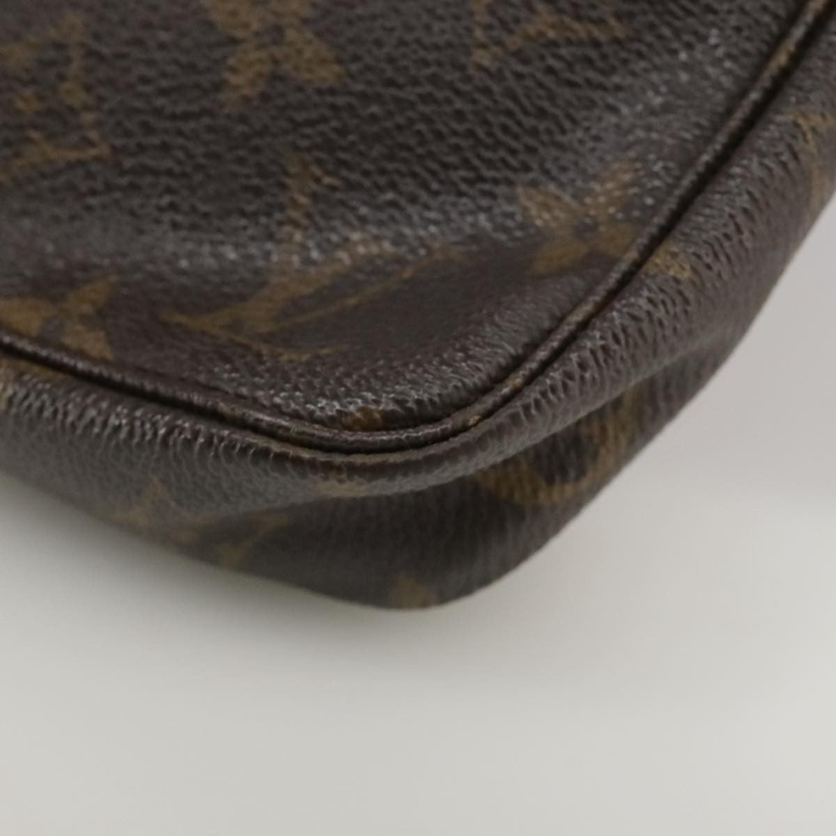 Louis Vuitton Pochette veske i Monogram Canvas mønster
