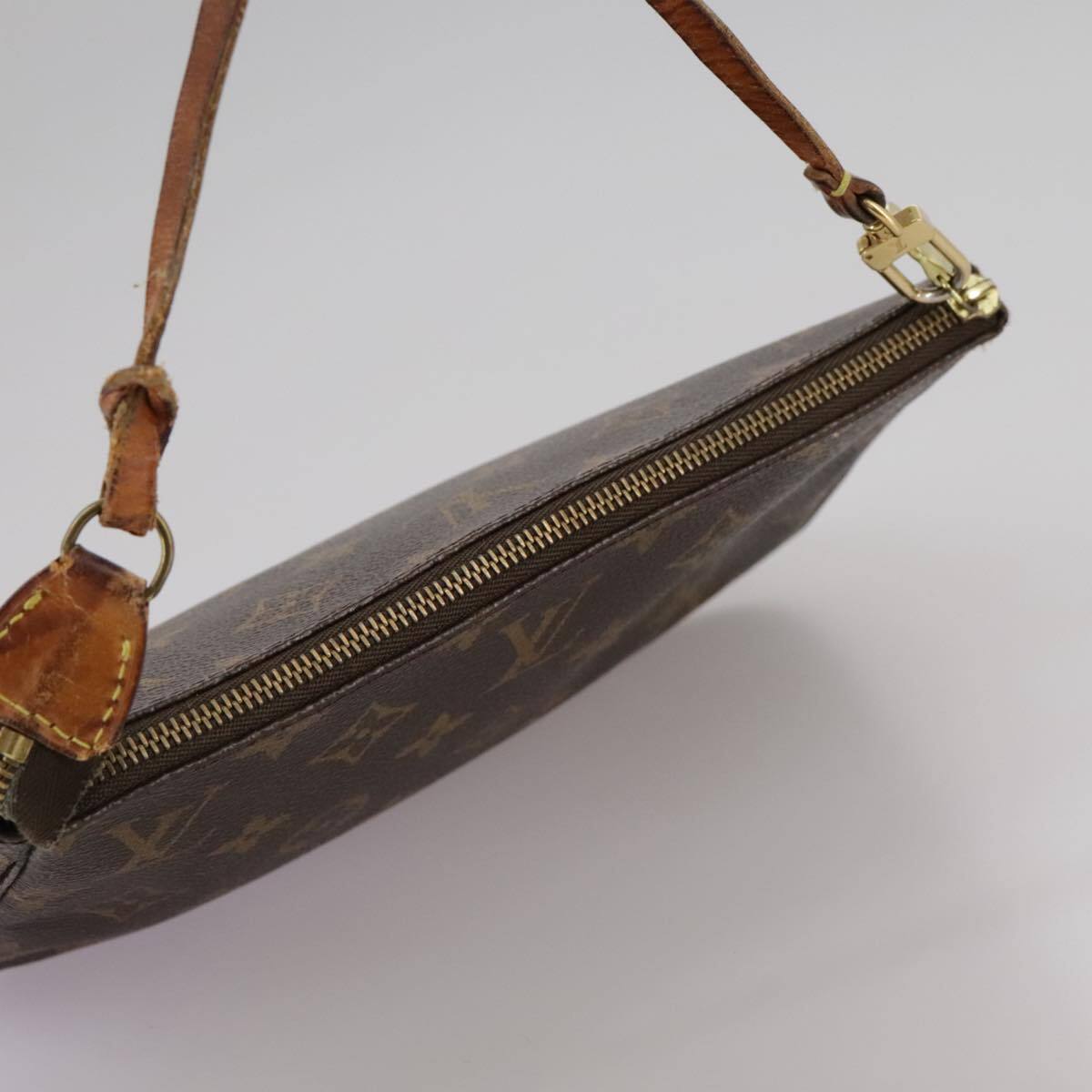 Louis Vuitton Pochette – Monogram Canvas