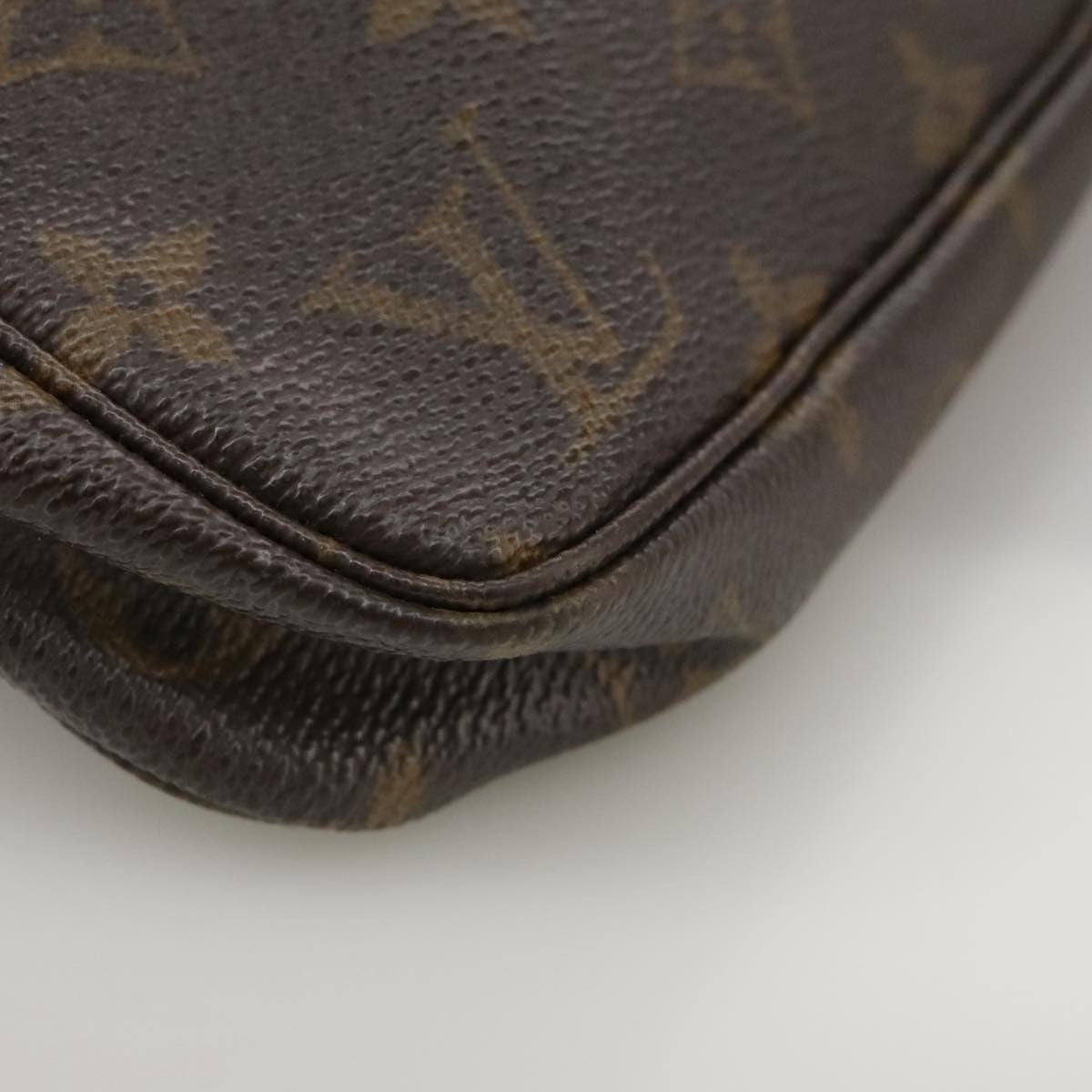 Louis Vuitton Pochette veske i Monogram Canvas mønster