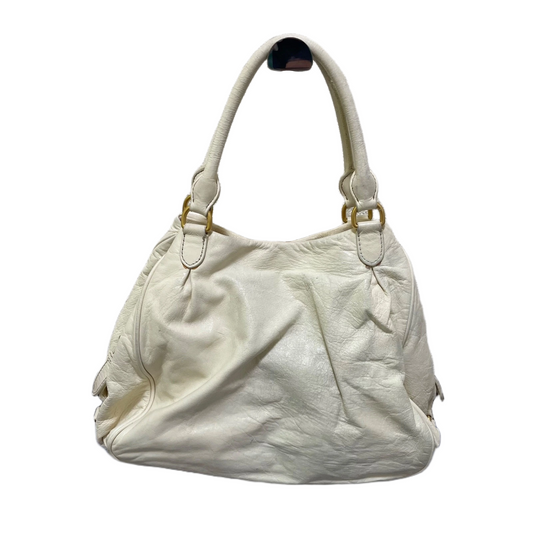 Liten Hvit Miu Miu veske med charm