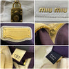 Liten Hvit Miu Miu veske med charm