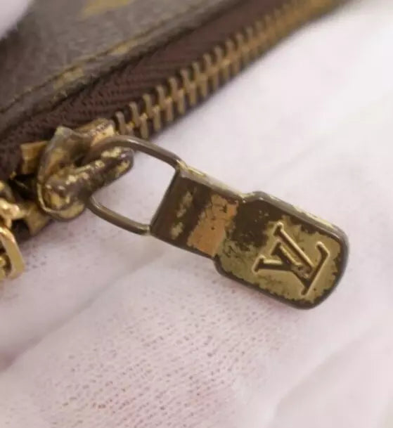 LOUIS VUITTON MONOGRAM KEY POUCH
