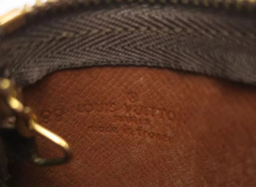 LOUIS VUITTON MONOGRAM KEY POUCH