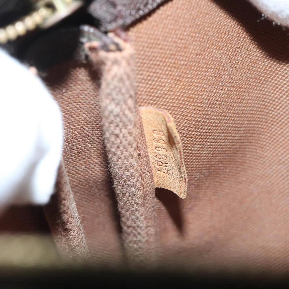 LOUIS VUITTON POCHETTE MONOGRAM CANVAS